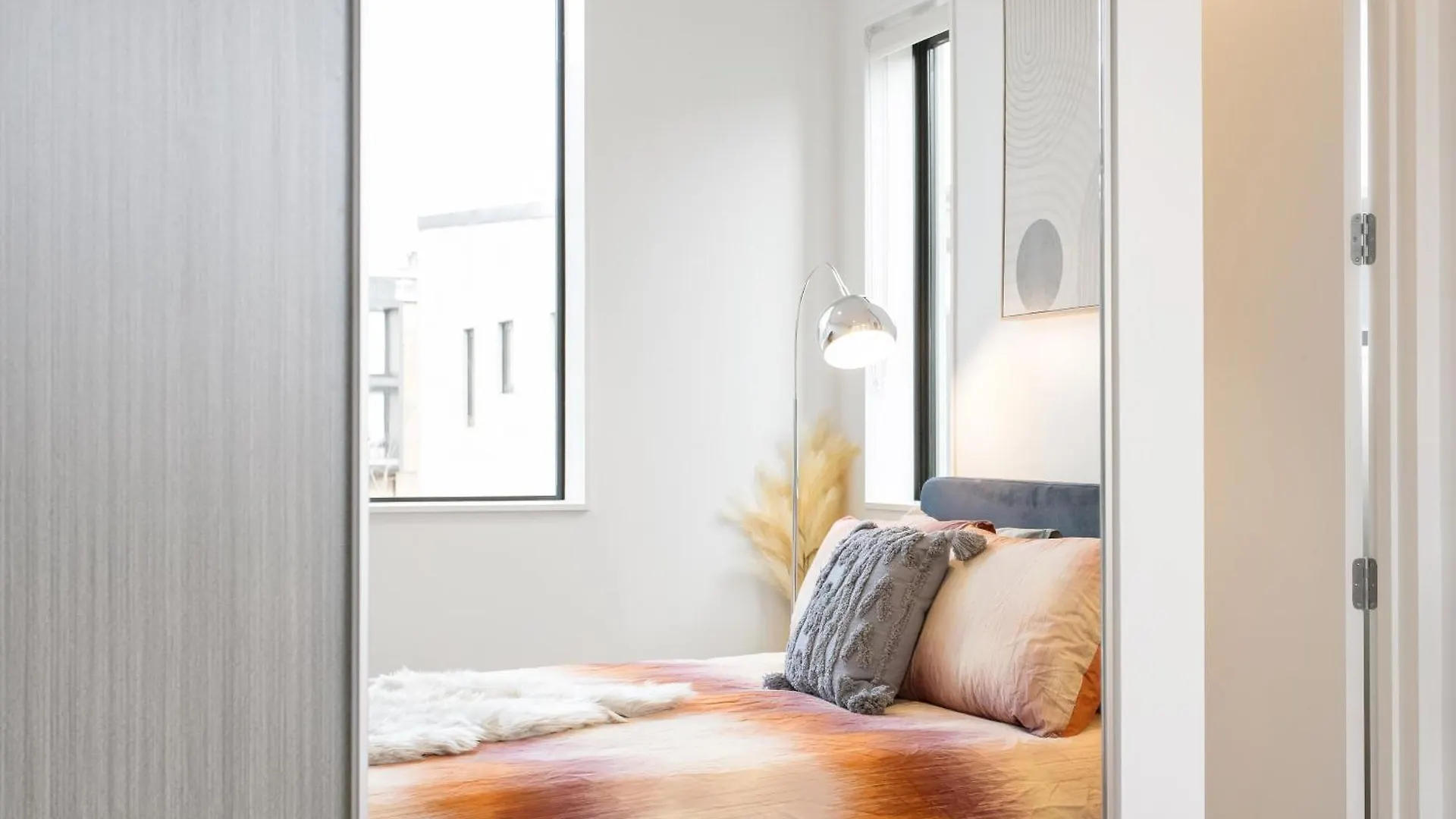 Cbd Location Sunny Warm Free Off Street Parking Lejlighed Christchurch