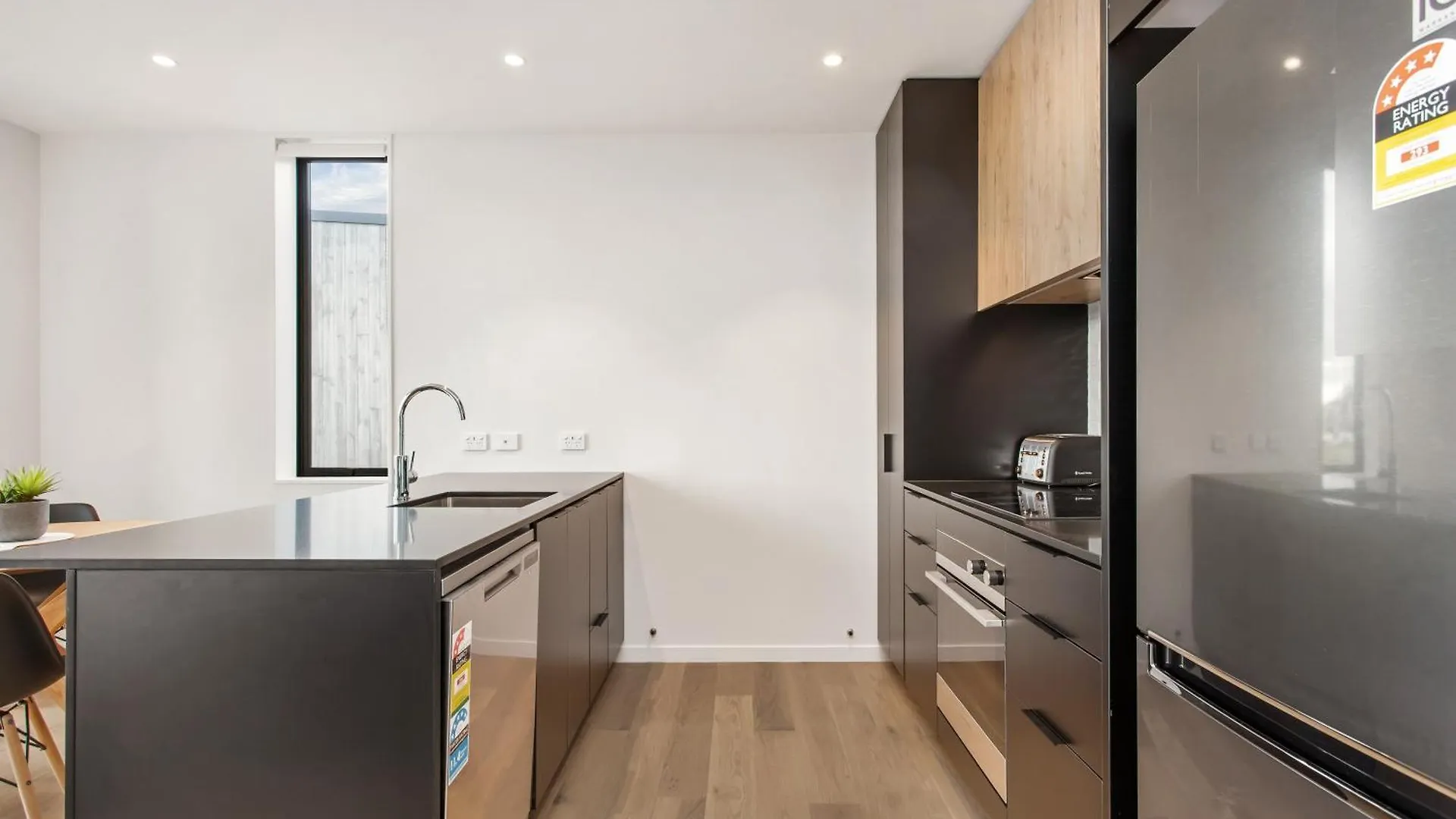 Cbd Location Sunny Warm Free Off Street Parking Lejlighed Christchurch New Zealand