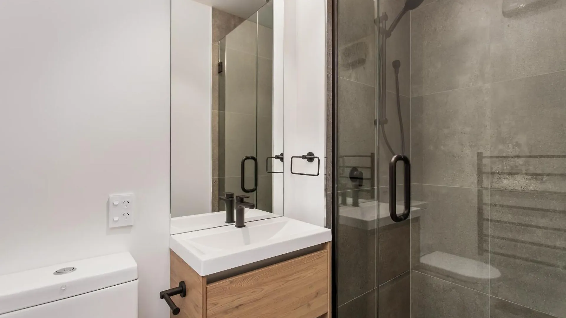 Cbd Location Sunny Warm Free Off Street Parking Lejlighed Christchurch