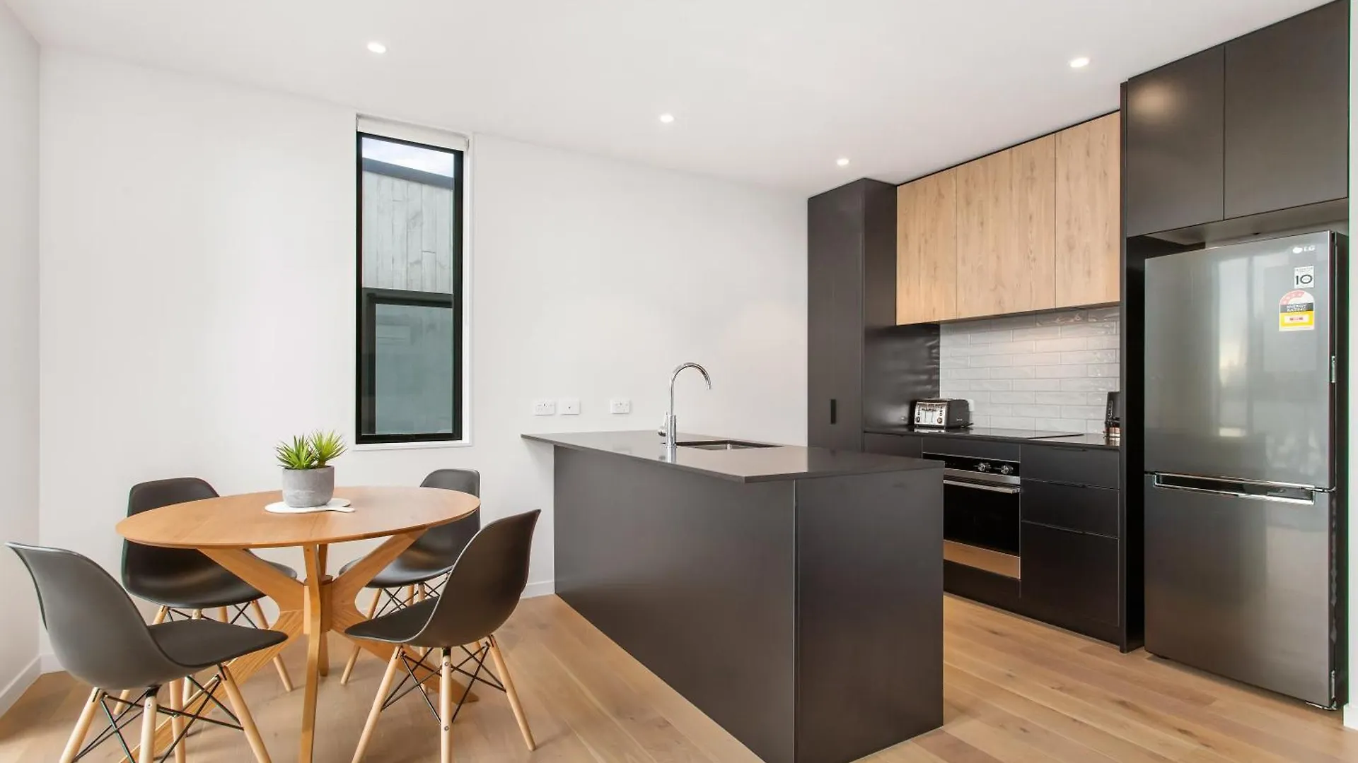 Cbd Location Sunny Warm Free Off Street Parking Lejlighed Christchurch