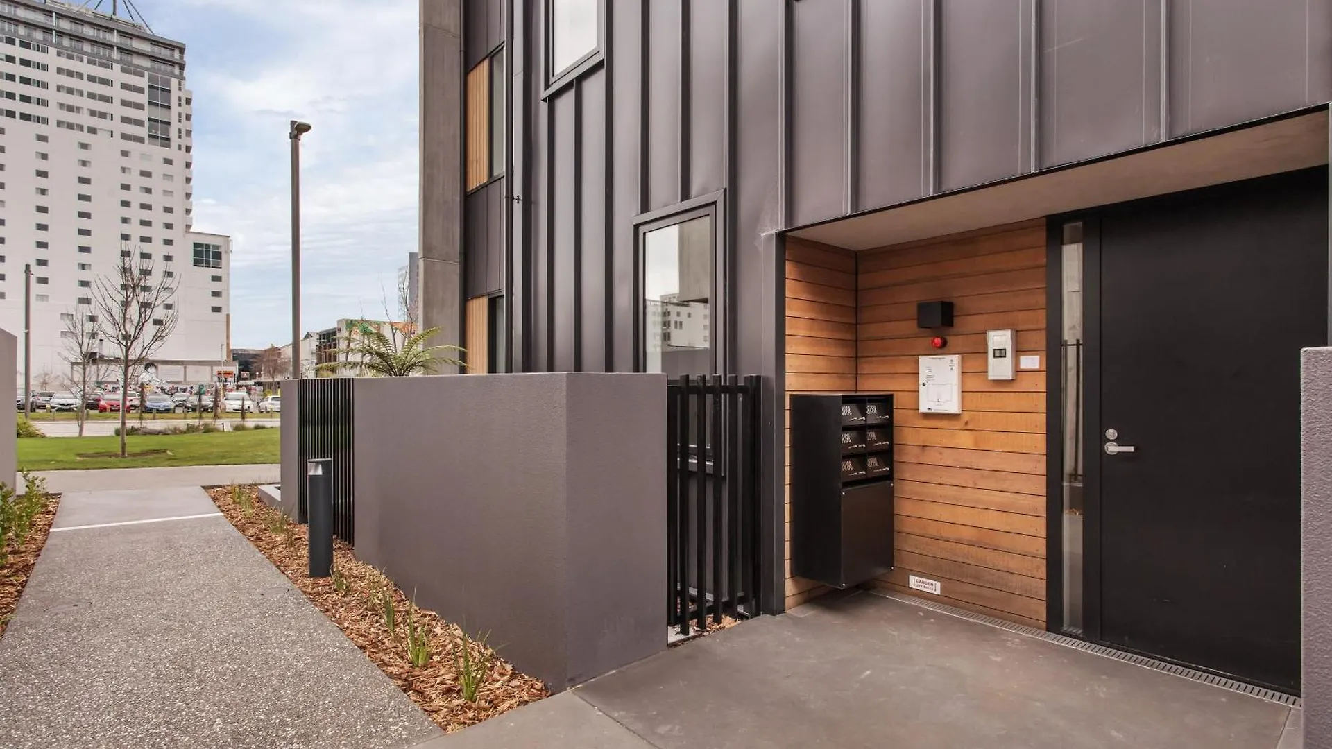 Cbd Location Sunny Warm Free Off Street Parking Lejlighed Christchurch 0*,  New Zealand