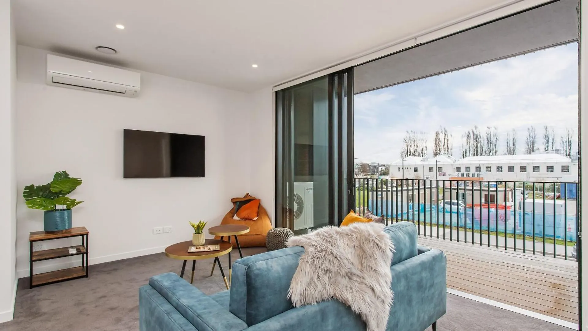 Cbd Location Sunny Warm Free Off Street Parking Lejlighed Christchurch
